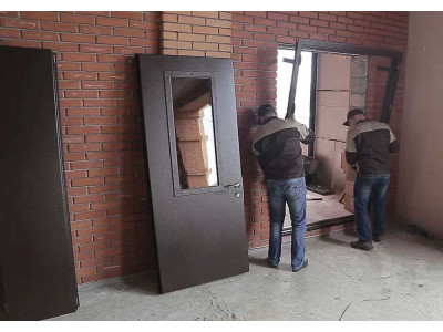 Особливості монтажу металевих вхідних дверей